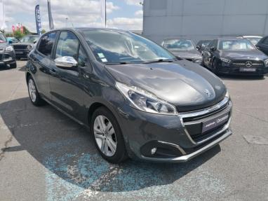 Voir le détail de l'offre de cette PEUGEOT 208 1.2 PureTech 82ch Style 5p de 2017 en vente à partir de 152.92 €  / mois