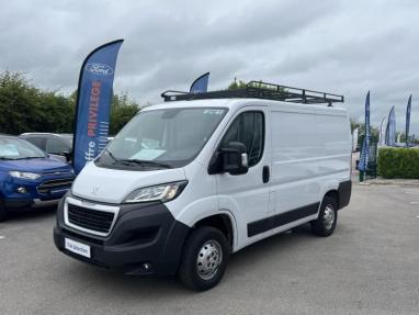 Voir le détail de l'offre de cette PEUGEOT Boxer Fg 333 L1H1 2.2 BlueHDi S&S 140ch Asphalt de 2021 en vente à partir de 277.93 € / mois