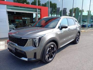 Voir le détail de l'offre de cette KIA Sorento 1.6 T-GDi 253ch PHEV Premium 4x4 7 places de 2024 en vente à partir de 56 999 € 