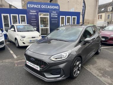 Voir le détail de l'offre de cette FORD Fiesta 1.5 EcoBoost 200ch ST 5p de 2022 en vente à partir de 208.5 €  / mois